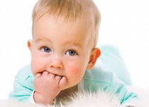 Photo: sucer les doigts forme la mauvaise morsure