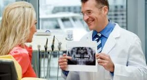 Photo: Examen du patient avant la chirurgie
