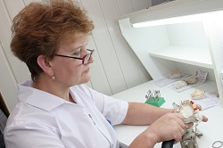 Photo: Réalisation d'une prothèse provisoire en laboratoire