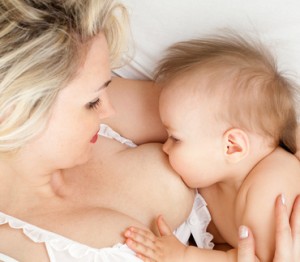Photo: Lactation - une contre-indication à la pose d'implants